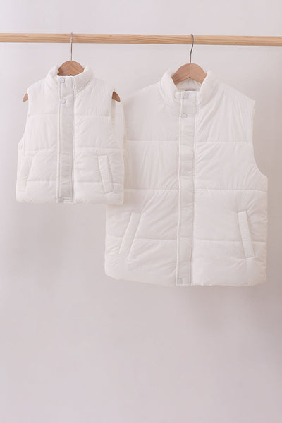 White mom&me puffer vest