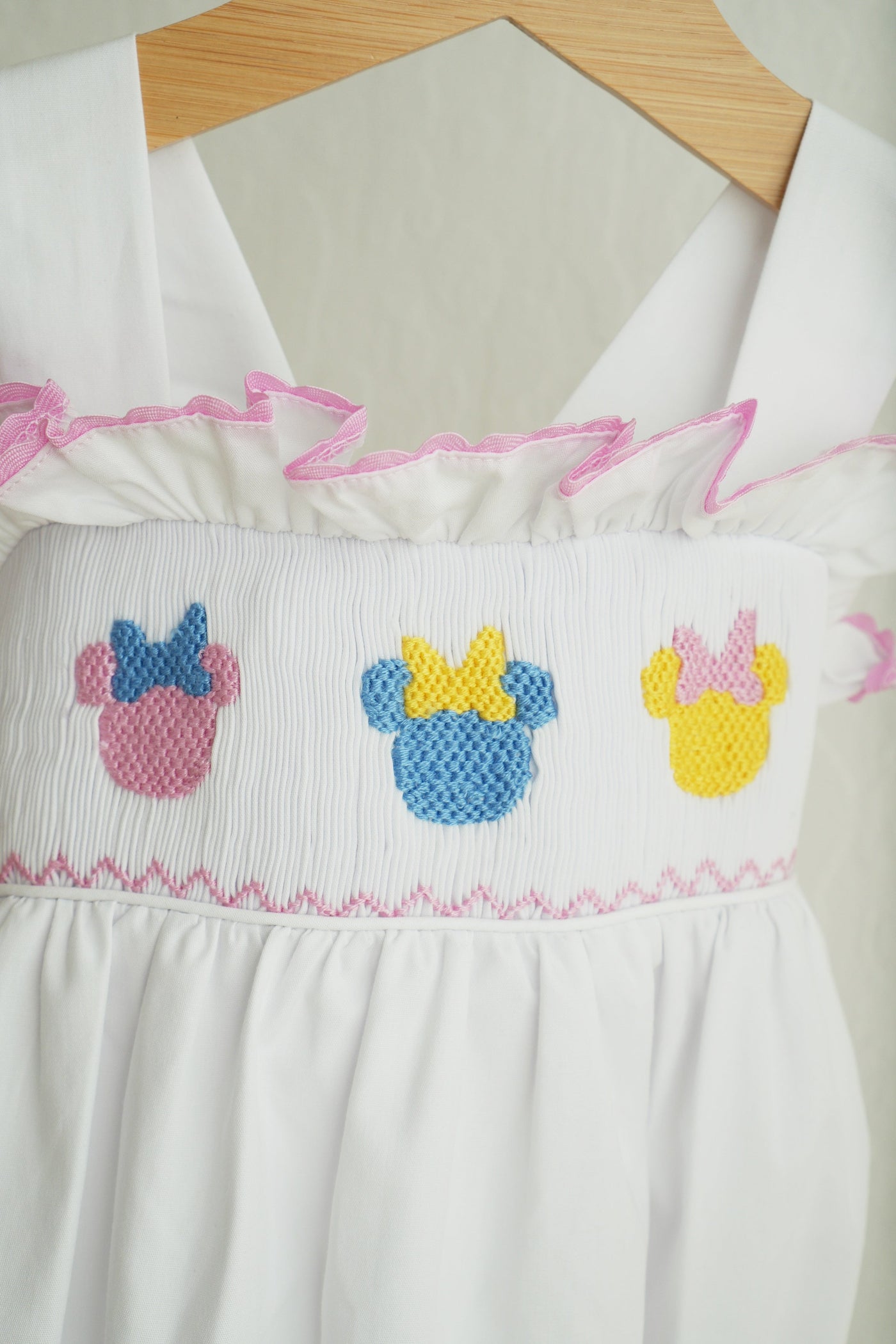 White character ruffle bubble