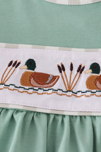 Green duck embroidery ruffle pants set