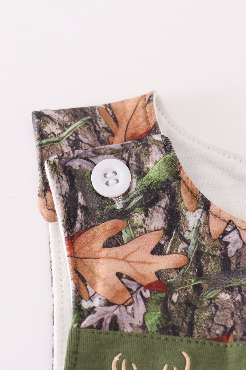 Forest hunting deer embroidery jonjon